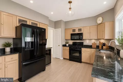 Kitchen - 804 Falls Lake Dr, Bowie, MD 20721 photo 2 of 4