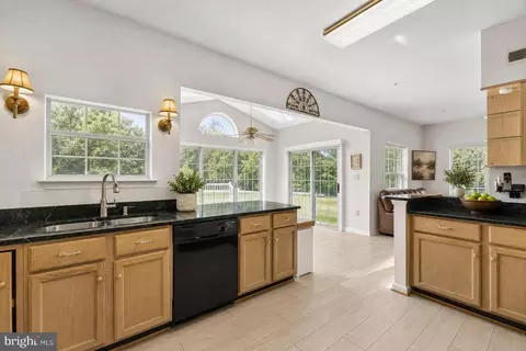 Kitchen - 804 Falls Lake Dr, Bowie, MD 20721 photo 4 of 4