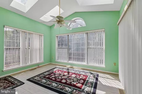 Entry Way - 804 Falls Lake Dr, Bowie, MD 20721 photo 3 of 4