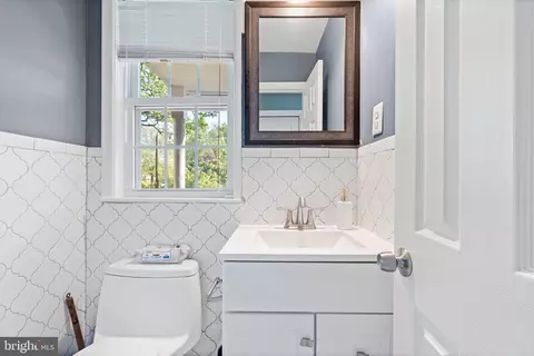 Bath - 2302 Muskogee St, Hyattsville, MD 20783 photo 5 of 6