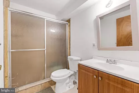Bath - 2302 Muskogee St, Hyattsville, MD 20783 photo 1 of 6