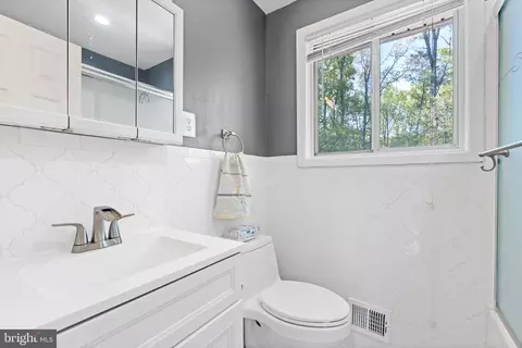 Bath - 2302 Muskogee St, Hyattsville, MD 20783 photo 6 of 6