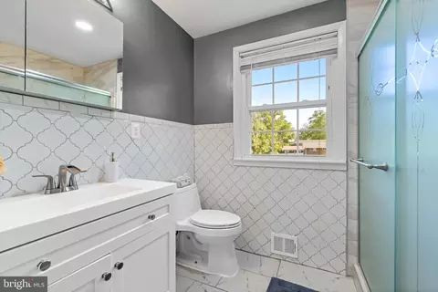 Bath - 2302 Muskogee St, Hyattsville, MD 20783 photo 4 of 6