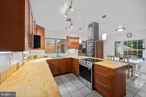 Kitchen - 12101 Duckettown Rd, Laurel, MD 20708 photo 2 of 5