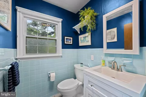 Bath - 12101 Duckettown Rd, Laurel, MD 20708 photo 3 of 5