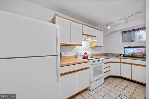 Kitchen - 12101 Duckettown Rd, Laurel, MD 20708 photo 5 of 5