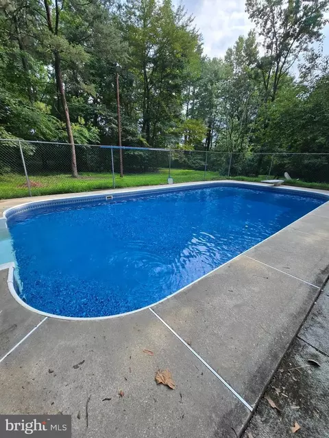 12101 Duckettown Rd, Laurel, MD 20708 photo 4