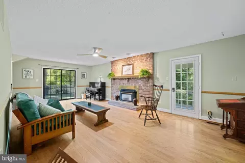 Living - 12101 Duckettown Rd, Laurel, MD 20708 photo 2 of 4