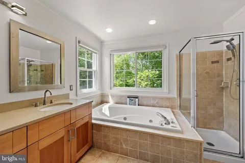 Bath - 10102 Mallard Pond Ct, Laurel, MD 20708 photo 2 of 4