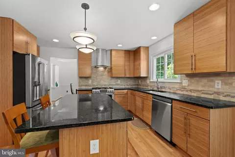 Kitchen - 10102 Mallard Pond Ct, Laurel, MD 20708 photo 3 of 6