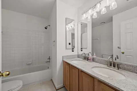 Bath - 10102 Mallard Pond Ct, Laurel, MD 20708 photo 3 of 4