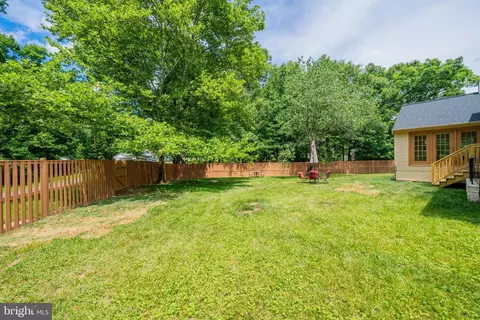 Exterior - 10102 Mallard Pond Ct, Laurel, MD 20708 photo 3 of 5