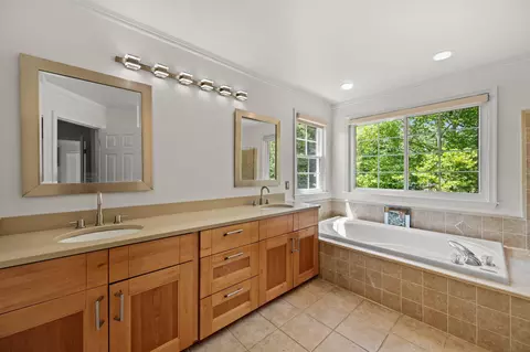 Bath - 10102 Mallard Pond Ct, Laurel, MD 20708 photo 1 of 4
