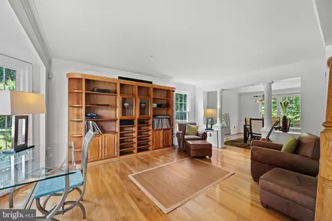 Living - 10102 Mallard Pond Ct, Laurel, MD 20708 photo 2 of 7