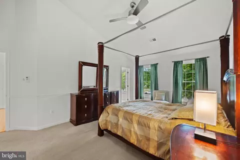Bedroom - 10102 Mallard Pond Ct, Laurel, MD 20708 photo 2 of 10