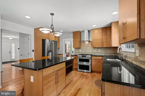 Kitchen - 10102 Mallard Pond Ct, Laurel, MD 20708 photo 4 of 6