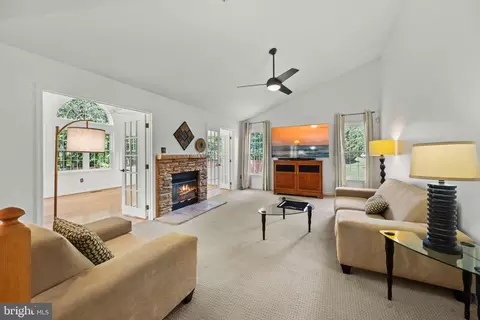 Living - 10102 Mallard Pond Ct, Laurel, MD 20708 photo 5 of 7