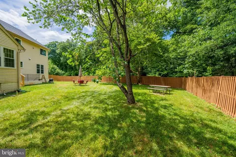 Exterior - 10102 Mallard Pond Ct, Laurel, MD 20708 photo 4 of 5