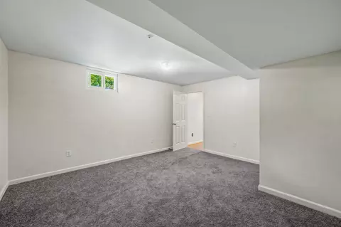 Bedroom - 10102 Mallard Pond Ct, Laurel, MD 20708 photo 8 of 10