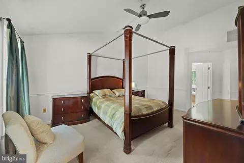 Bedroom - 10102 Mallard Pond Ct, Laurel, MD 20708 photo 3 of 10
