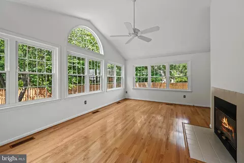 Living - 10102 Mallard Pond Ct, Laurel, MD 20708 photo 6 of 7