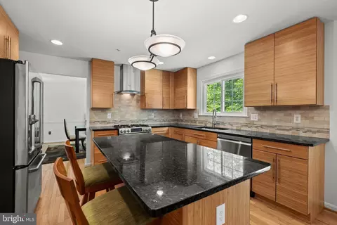 Kitchen - 10102 Mallard Pond Ct, Laurel, MD 20708 photo 2 of 6