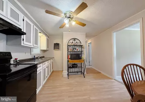Entry Way - 708 Eucla Dr, Waldorf, MD 20601 photo 2 of 2