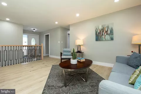 Entry Way - 8607 Magnolia Dr, Lanham, MD 20706 photo 4 of 8