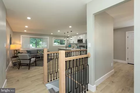 Entry Way - 8607 Magnolia Dr, Lanham, MD 20706 photo 3 of 8