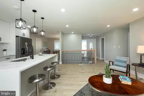 Entry Way - 8607 Magnolia Dr, Lanham, MD 20706 photo 2 of 8