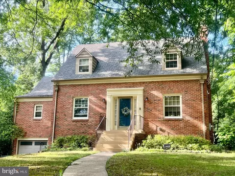 4104 Woodberry St, University Park, MD 20782