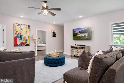 Entry Way - 16608 Sylvan Dr, Bowie, MD 20715 photo 11 of 15