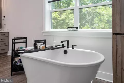 Bath - 16608 Sylvan Dr, Bowie, MD 20715 photo 2 of 3