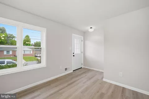 9414 Eldred Pl, Lanham, MD 20706 photo 4