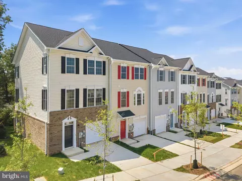 4919 Devitt Pl, Oxon Hill, MD 20745