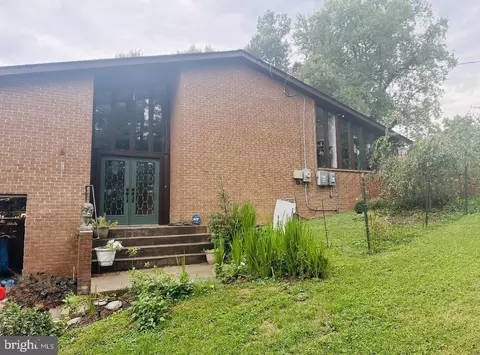 1811 Clayton Dr, Oxon Hill, MD 20745