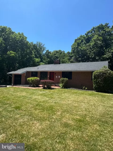 5911 Lambert Dr, Temple Hills, MD 20748