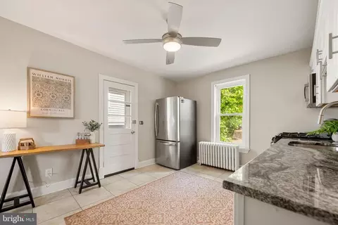 Entry Way - 3204 Perry St, Mount Rainier, MD 20712 photo 2 of 3