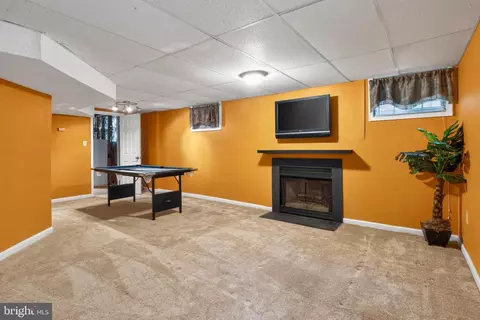 Living - 9110 Tallfield Ct, Lanham, MD 20706 photo 3 of 4