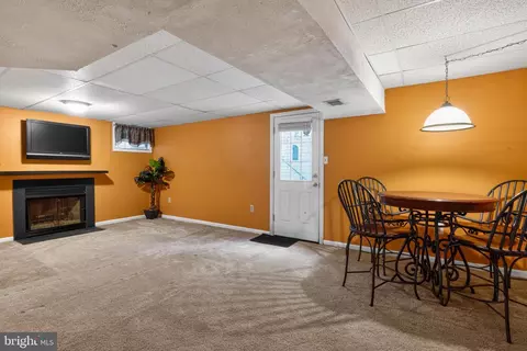 Living - 9110 Tallfield Ct, Lanham, MD 20706 photo 4 of 4
