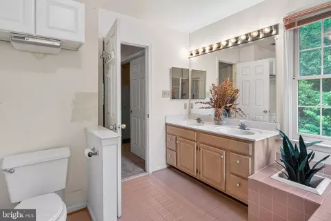 Bath - 9110 Tallfield Ct, Lanham, MD 20706 photo 2 of 4