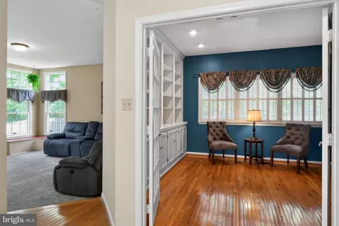 Entry Way - 9110 Tallfield Ct, Lanham, MD 20706 photo 2 of 4