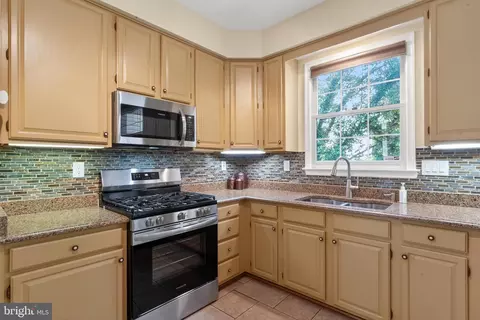 Kitchen - 9110 Tallfield Ct, Lanham, MD 20706 photo 3 of 3