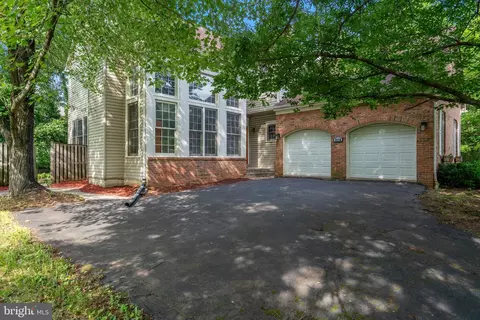 9110 Tallfield Ct, Lanham, MD 20706