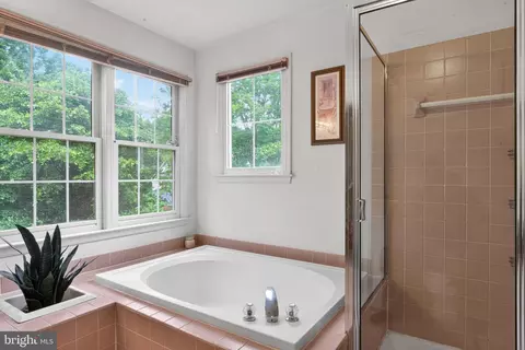 Bath - 9110 Tallfield Ct, Lanham, MD 20706 photo 1 of 4