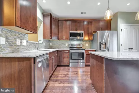 5502 Capital Gateway Dr #418, Suitland, MD 20746