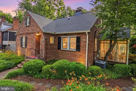 9101 Autoville Dr, College Park, MD 20740