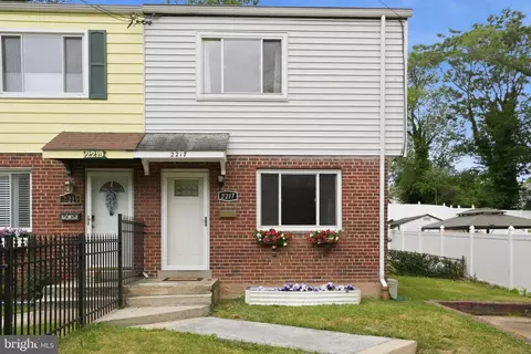 2217 Lakewood St, Suitland, MD 20746