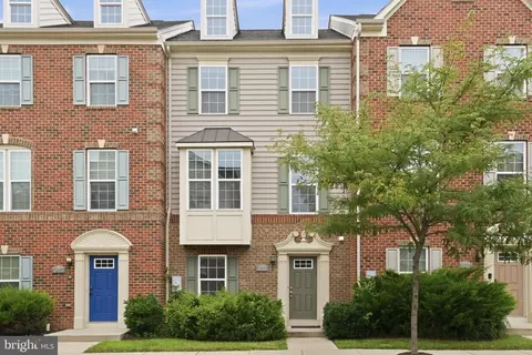 8202 N Channel Dr, Greenbelt, MD 20770