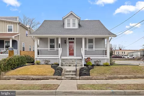 3724 35th St, Mount Rainier, MD 20712